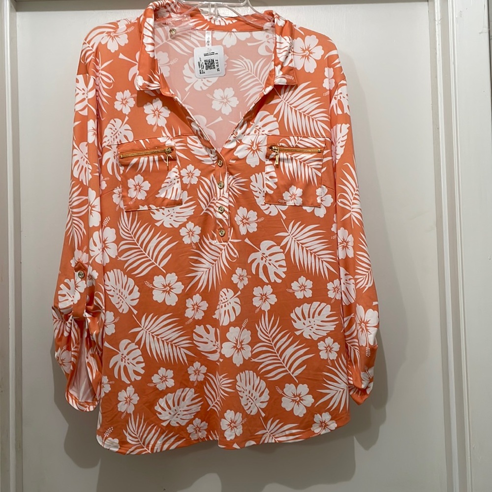Coral and white printed top. Size 3X. New with tags.